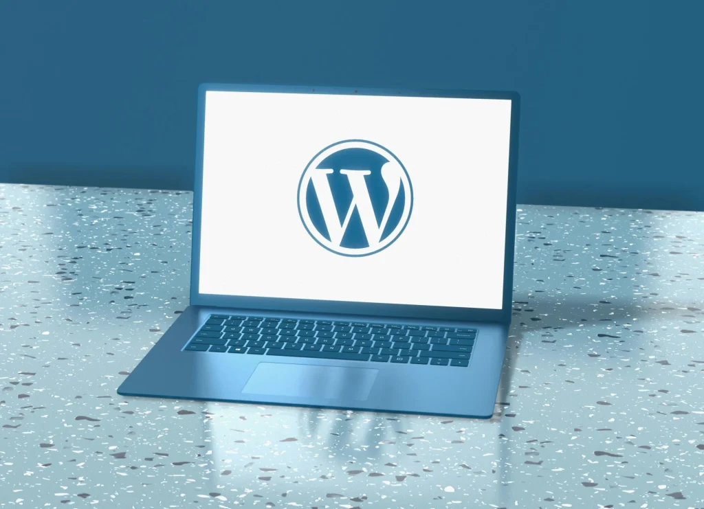 Logo WordPress sur écran d'ordinateur portable